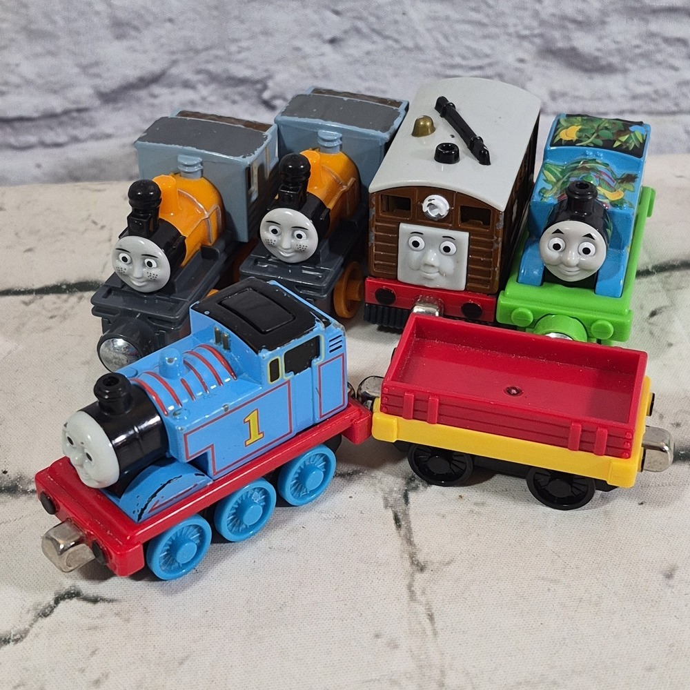 VTG‎ Thomas & Friends - Diecast Metal Train Cars Lot Of 6 Magnetic